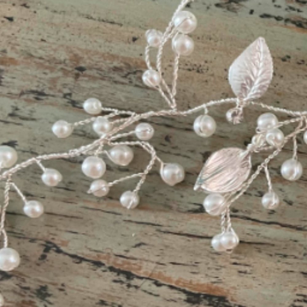 Beautiful never worn wedding hair piece